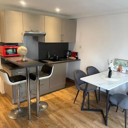 Apartment Hyper Centre Dans Remparts Vieille 1er Etage , Possible Faire A Pieds
