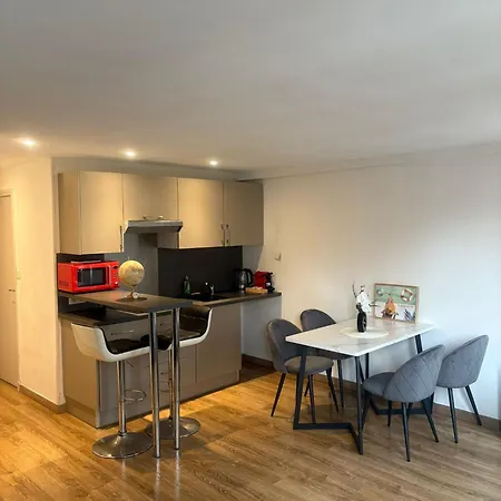 Apartment Hyper Centre Dans Remparts Vieille 1er Etage , Possible Faire A Pieds *
