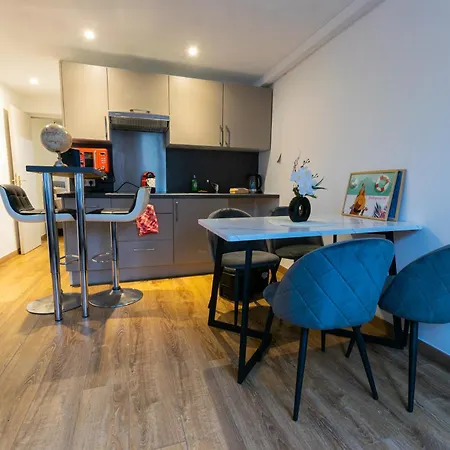 Apartment Hyper Centre Dans Remparts Vieille 1er Etage , Possible Faire A Pieds *