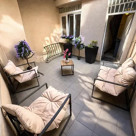 Appartement Hyper Centre Dans Remparts Vieille 1er étage , Possible Faire A Pieds