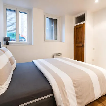 Hyper Centre Dans Remparts Vieille 1er étage , Possible Faire A Pieds Appartement