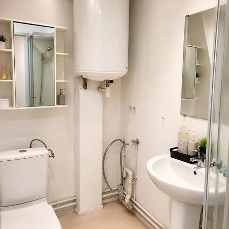Appartement Hyper Centre Dans Remparts Vieille 1er étage , Possible Faire A Pieds